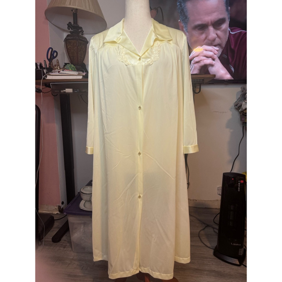 Vintage Vanity fair yellow gown buttons tricot all nylon-USA sz. Large satin - Picture 1 of 10